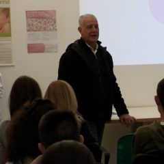 Un momento dell'incontro con gli studenti e il Direttore sanitario della Asl di Sassari, Piero Delogu