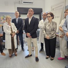 Il presidente del Rotary Delias durante la cerimonia di donazione